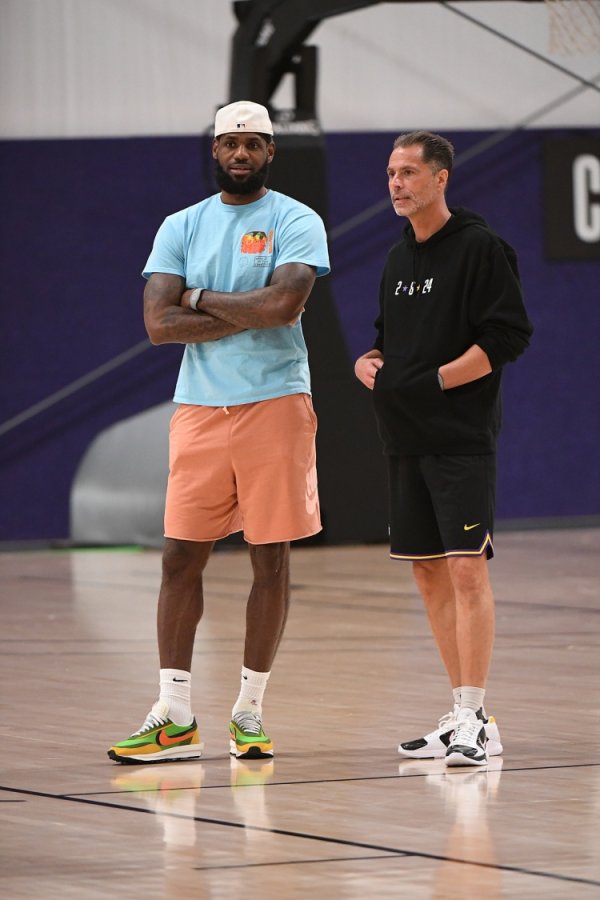 Bỏ qua: James và Lakers thua t