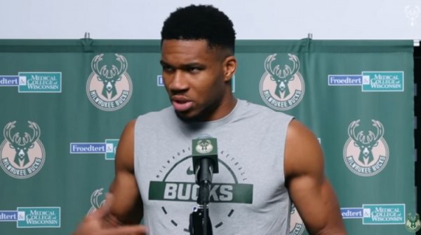 Antetokounmpo: Mùa giải giốn