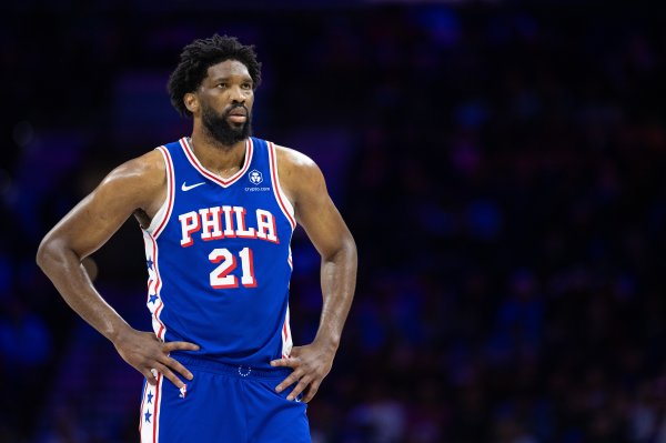 Y tá nói về Embiid: Rất hài 